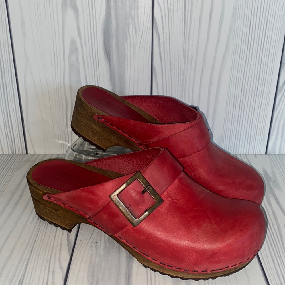 Sanita Big Buckle Clogs 7